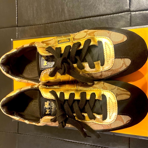 Coach - Picture 2 of 3